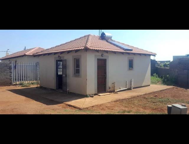 2 BEDROOM HOUSE FOR SALE IN LUFHERENG